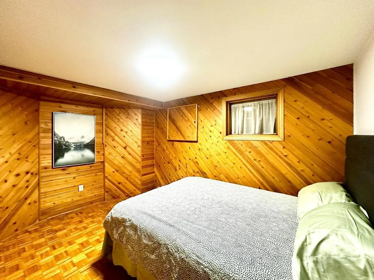 ヴィラ Cozy And Spacious Vacation Home In トロント