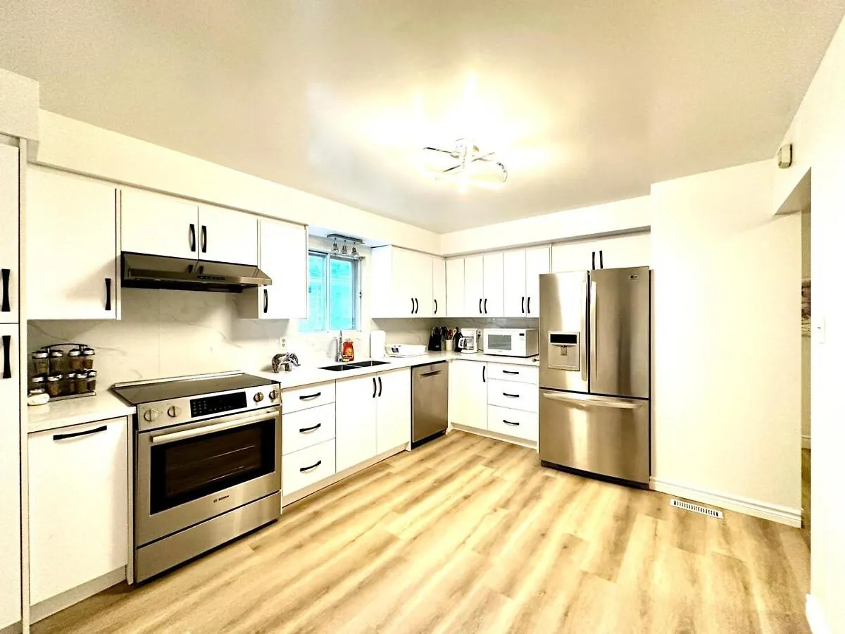 ヴィラ Cozy And Spacious Vacation Home In トロント