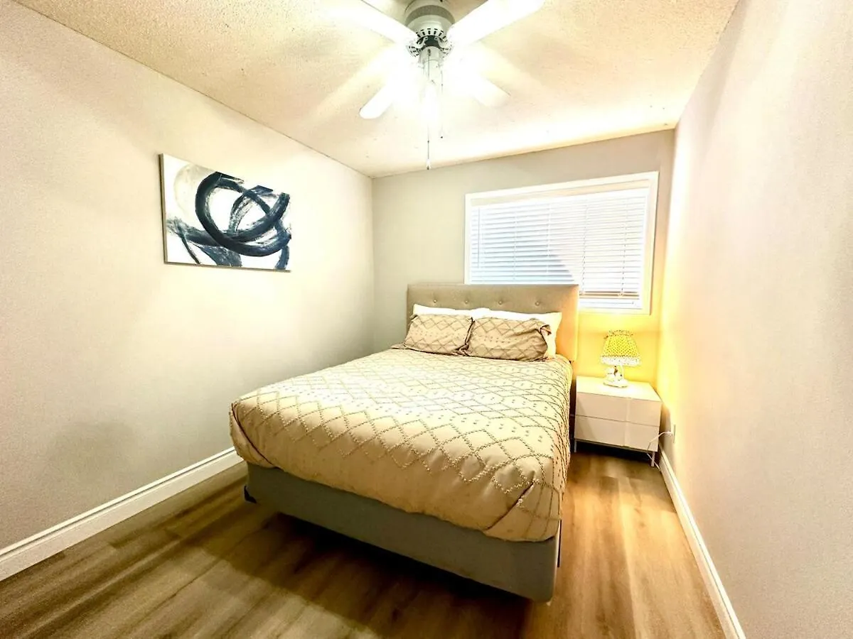 Cozy And Spacious Vacation Home In トロント 0*,