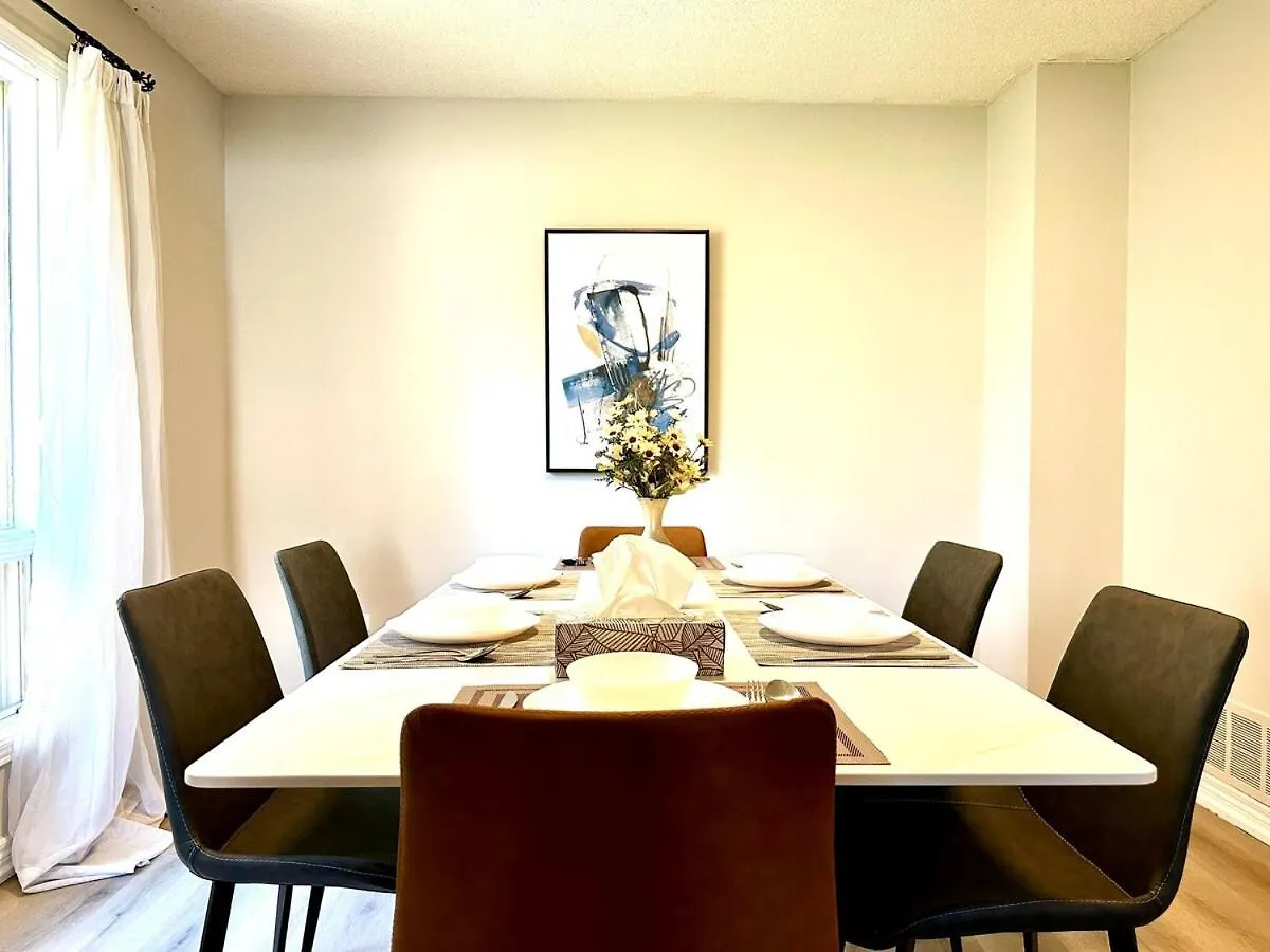 Cozy And Spacious Vacation Home In トロント ヴィラ