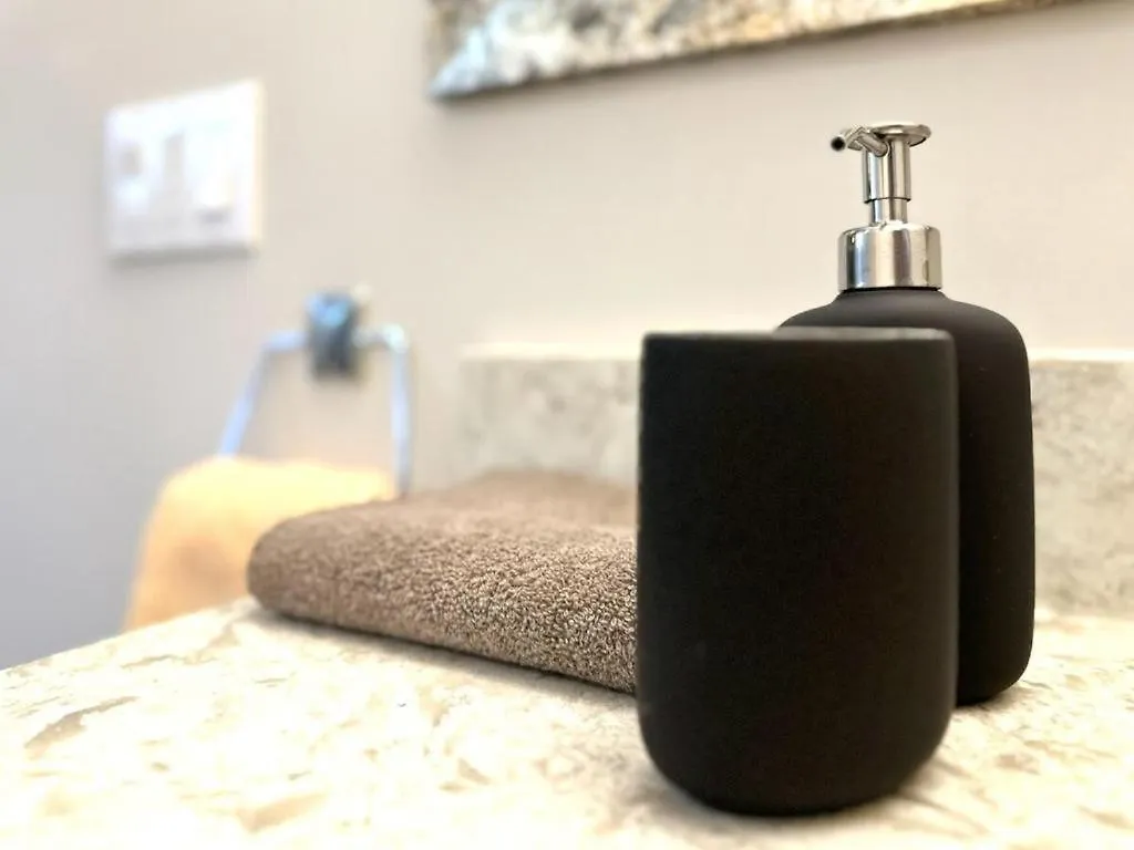 Cozy And Spacious Vacation Home In トロント ヴィラ