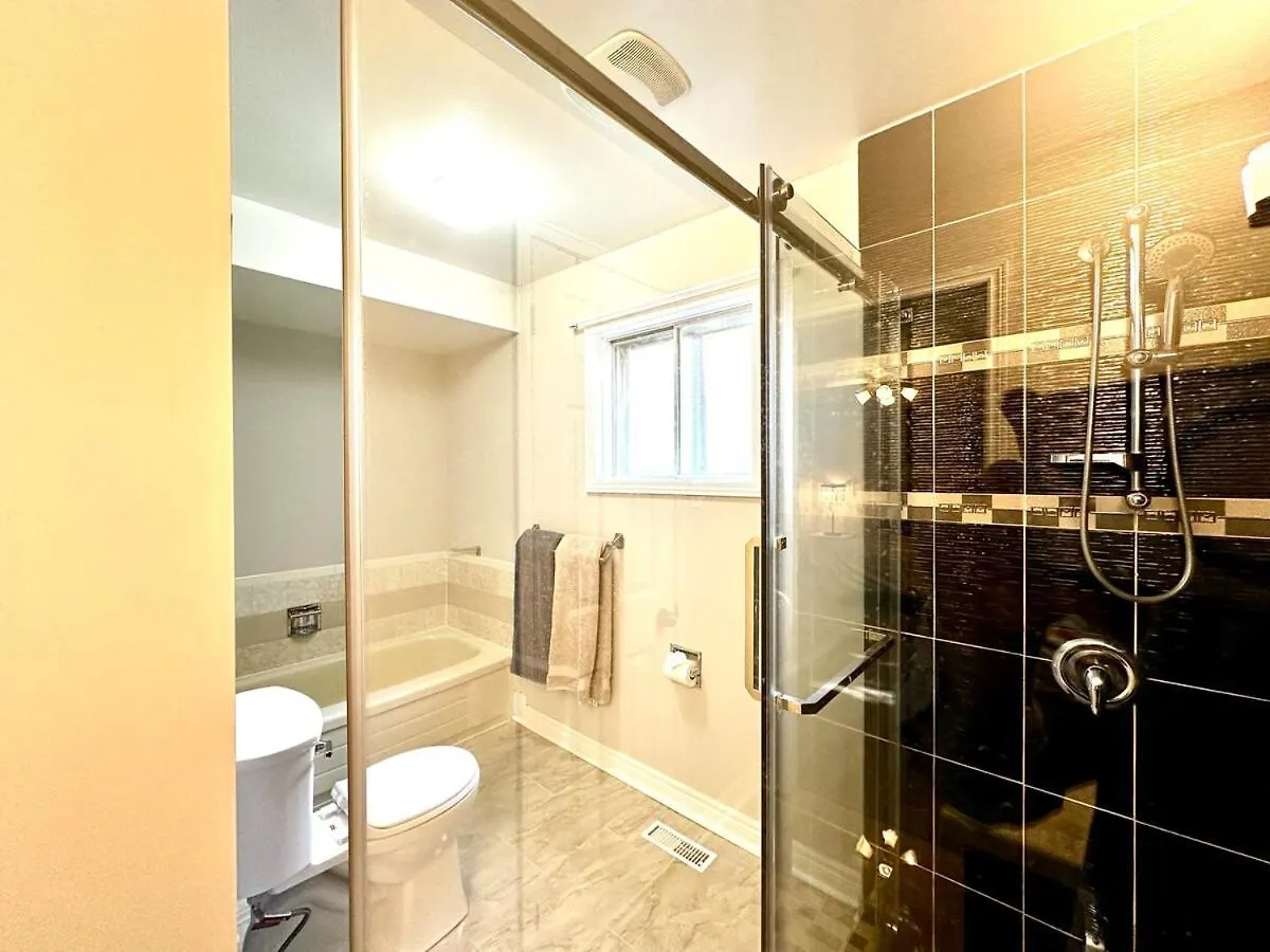 Cozy And Spacious Vacation Home In Toronto