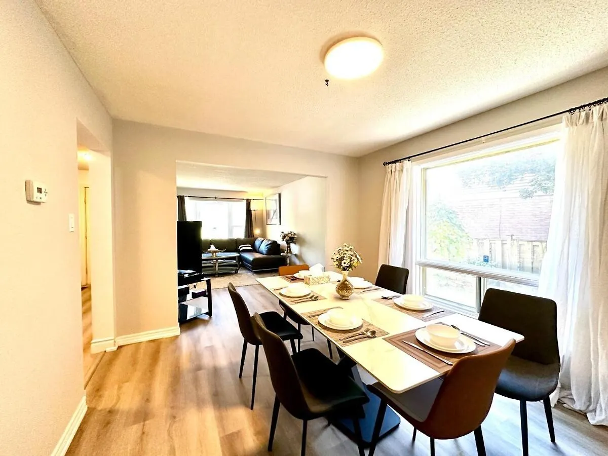 Cozy And Spacious Vacation Home In Toronto