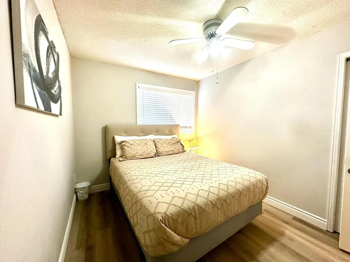 Cozy And Spacious Vacation Home In Toronto 0*,