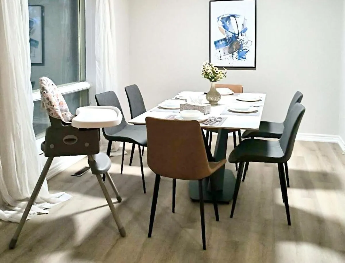 Cozy And Spacious Vacation Home In Toronto Canada