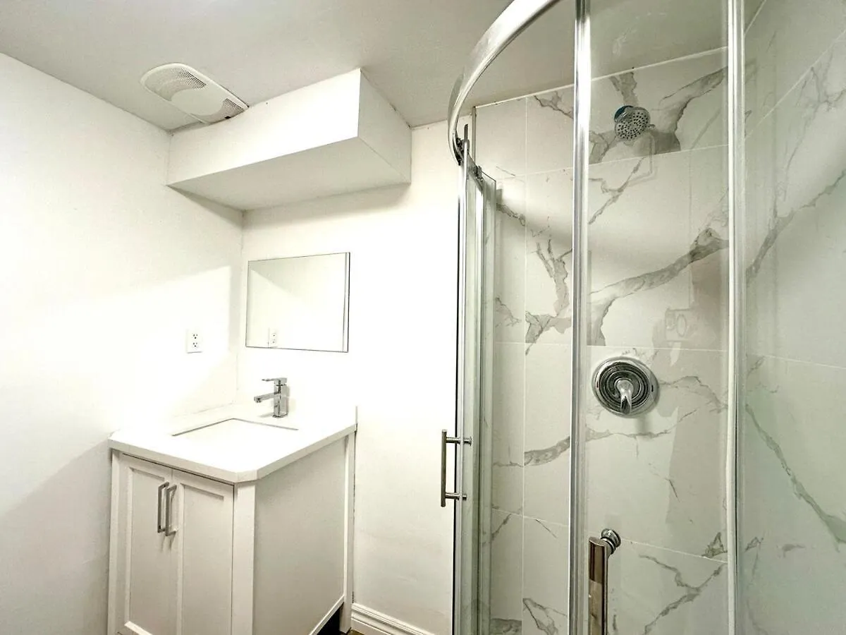 Cozy And Spacious Vacation Home In Toronto